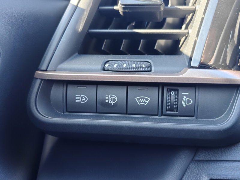 Used 2025 Toyota Crown Signia image 27