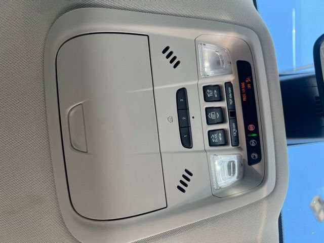 Used 2023 Buick Enclave Essence w/ Experience Buick Package FWD image 18