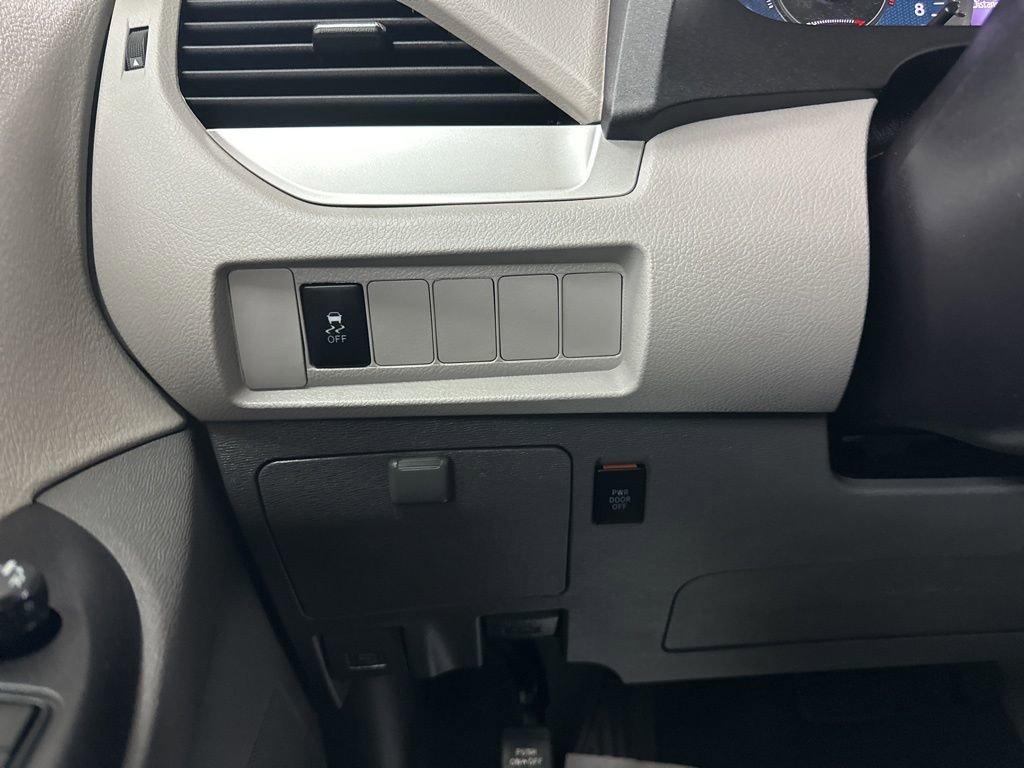 Used 2019 Toyota Sienna LE image 34