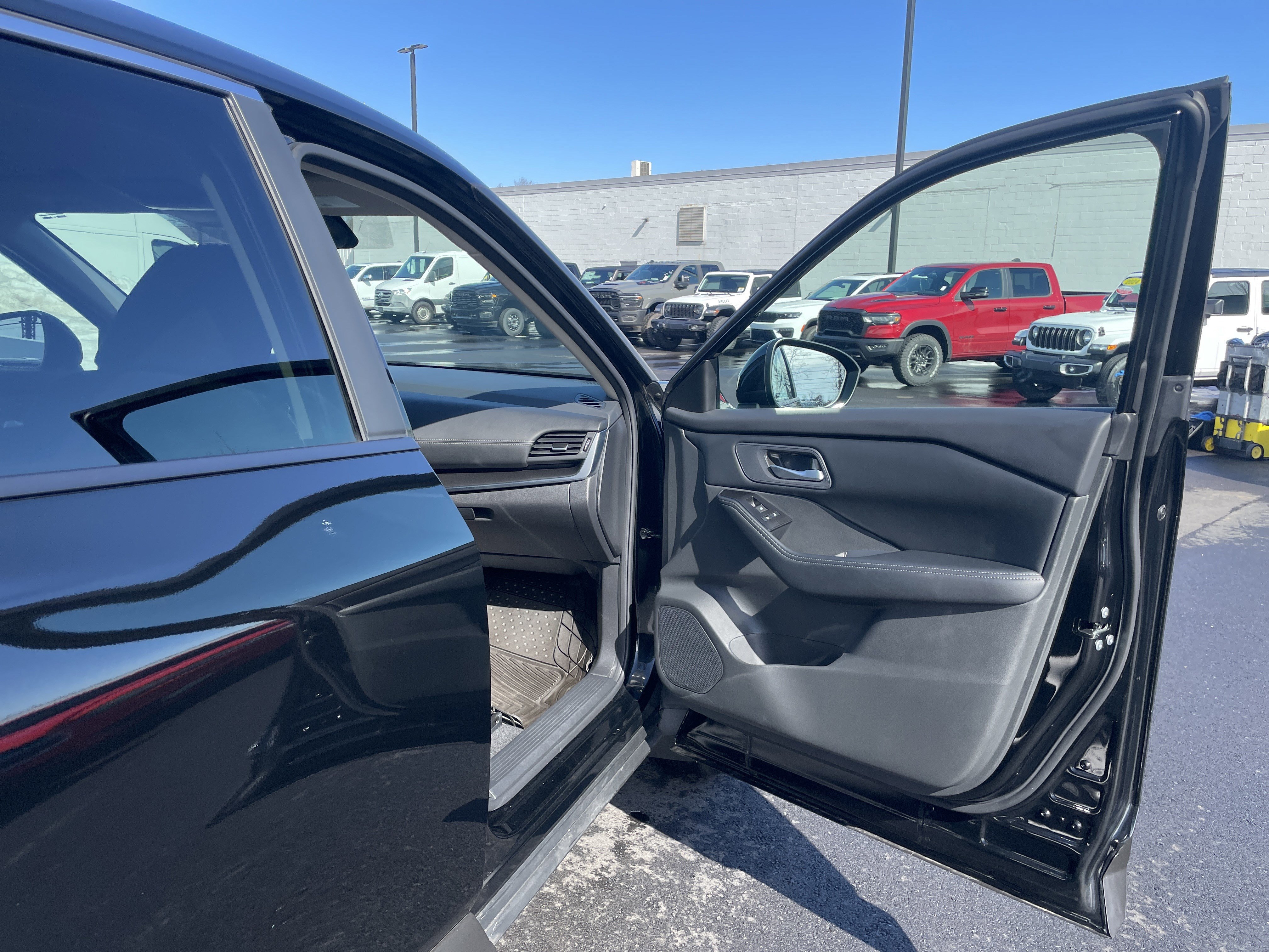 Used 2026 Nissan Rogue SV image 8