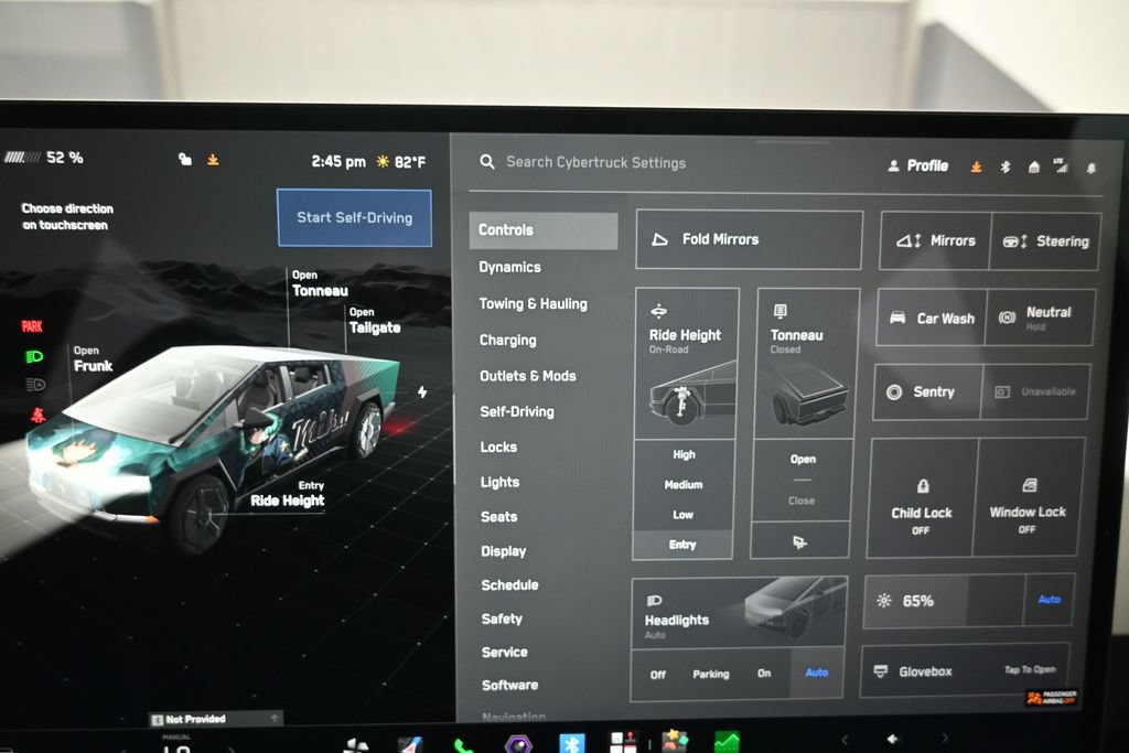 Used 2024 Tesla Cybertruck AWD Crew Cab image 17