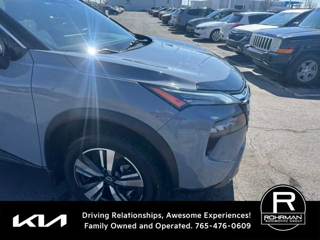 Used 2024 Nissan Rogue SL w/ SL Premium Package image 3