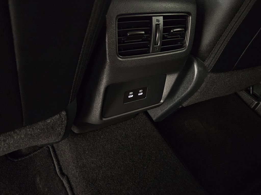 Used 2025 Nissan Rogue SL image 26