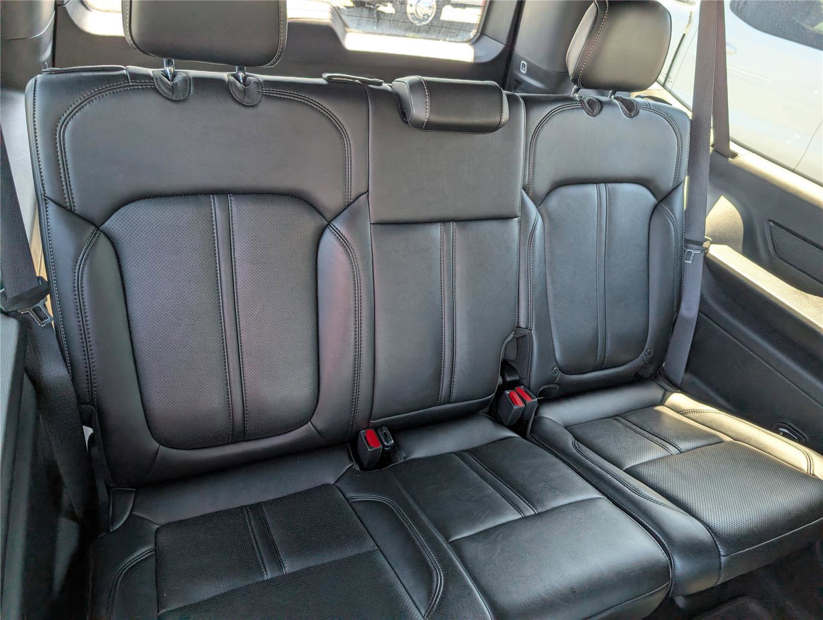 Used 2024 Jeep Wagoneer L Series II w/ Convenience Group I image 12