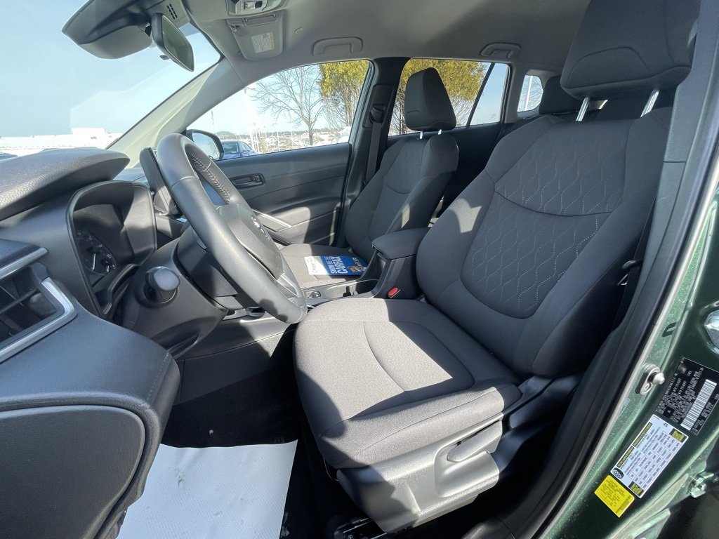 Used 2024 Toyota Corolla Cross LE image 21