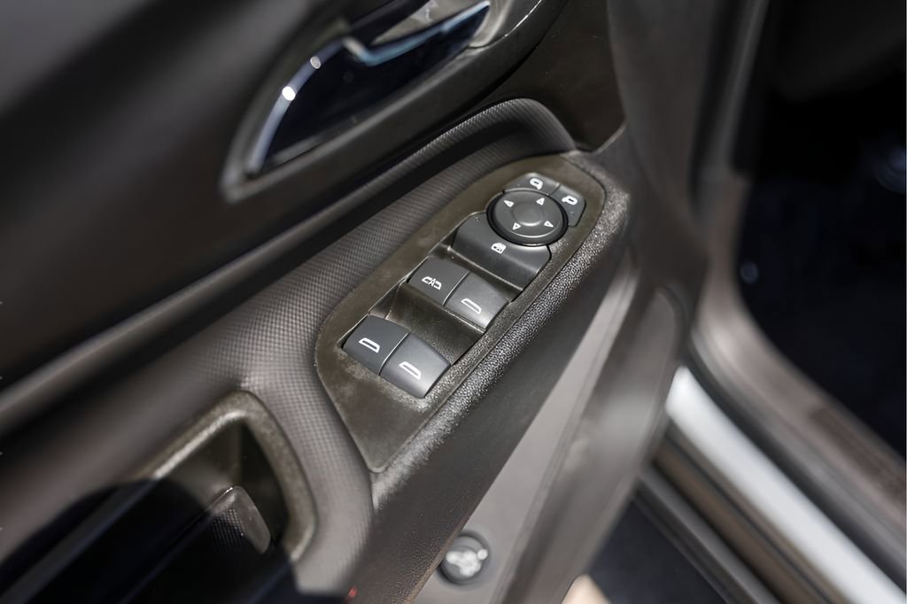 Used 2024 Chevrolet Equinox RS FWD image 25
