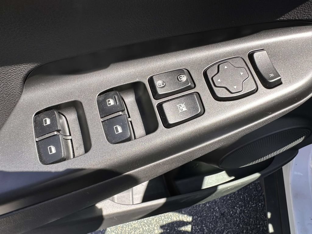 Used 2023 Hyundai Kona SE AWD/4WD image 9