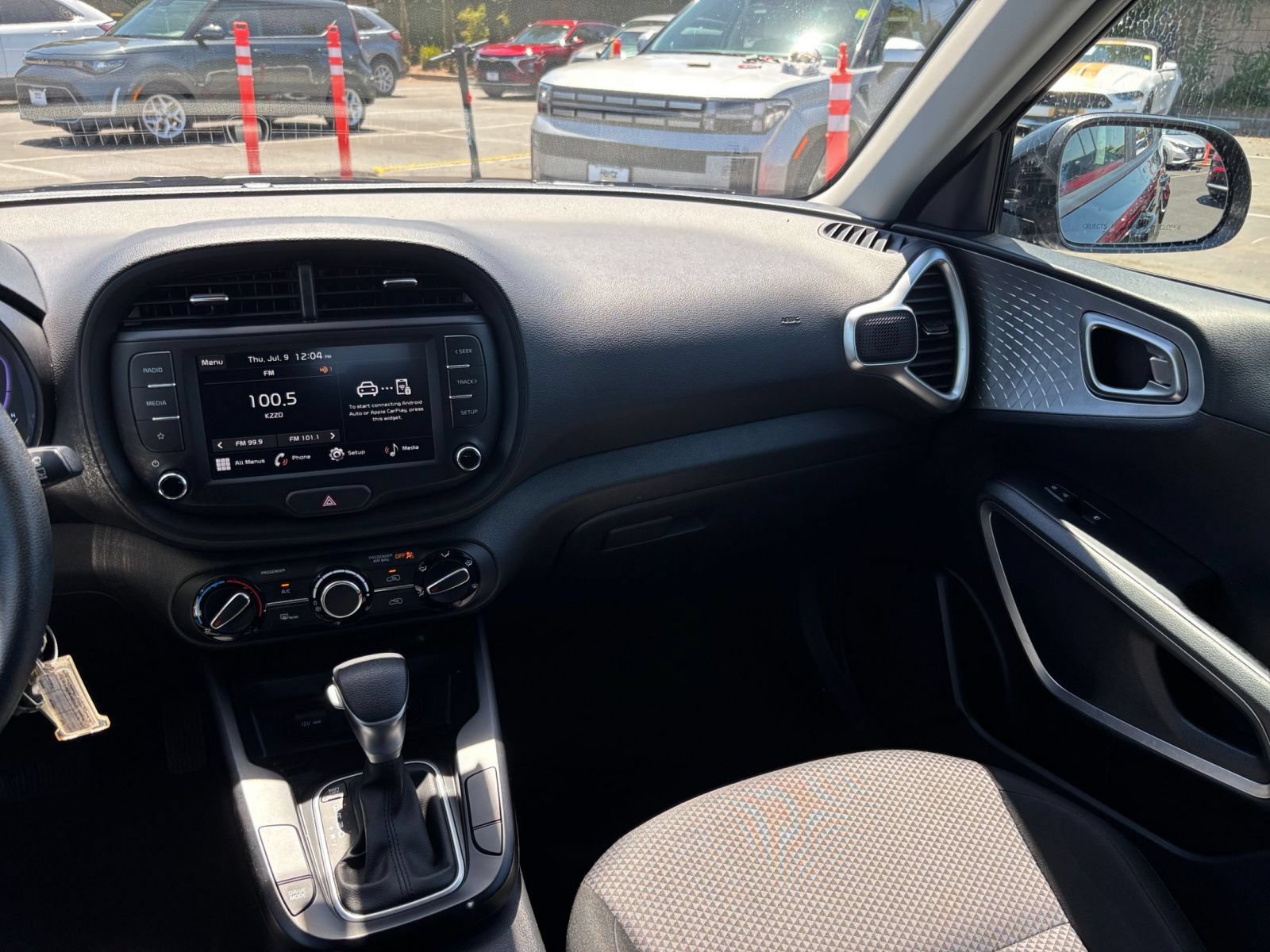 Used 2025 Kia Soul LX w/ LX Technology Package FWD image 33