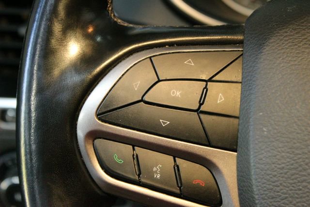 Used 2020 Jeep Cherokee Latitude w/ Cold Weather Group AWD/4WD image 21