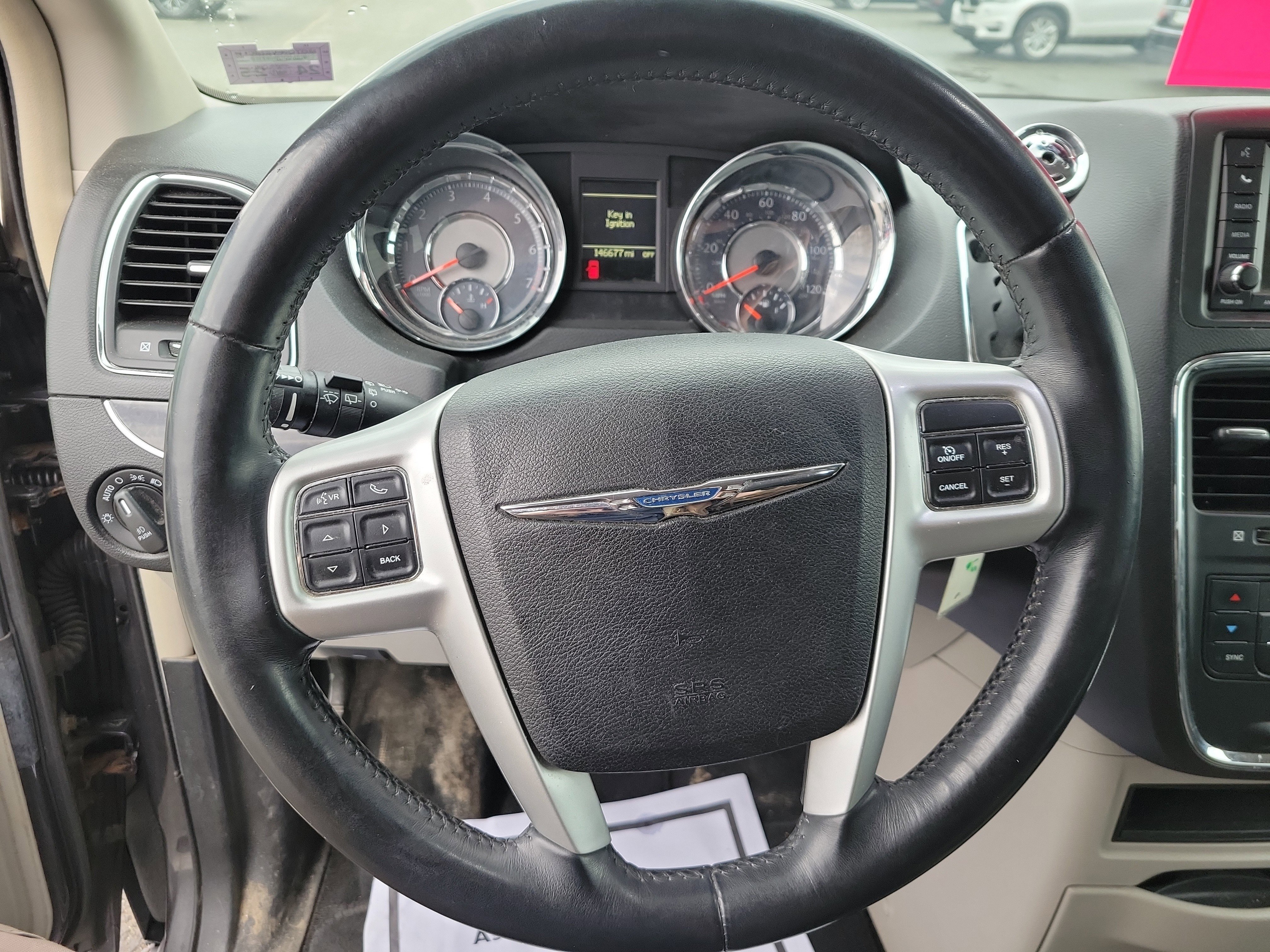 Used 2016 Chrysler Town & Country Touring image 17