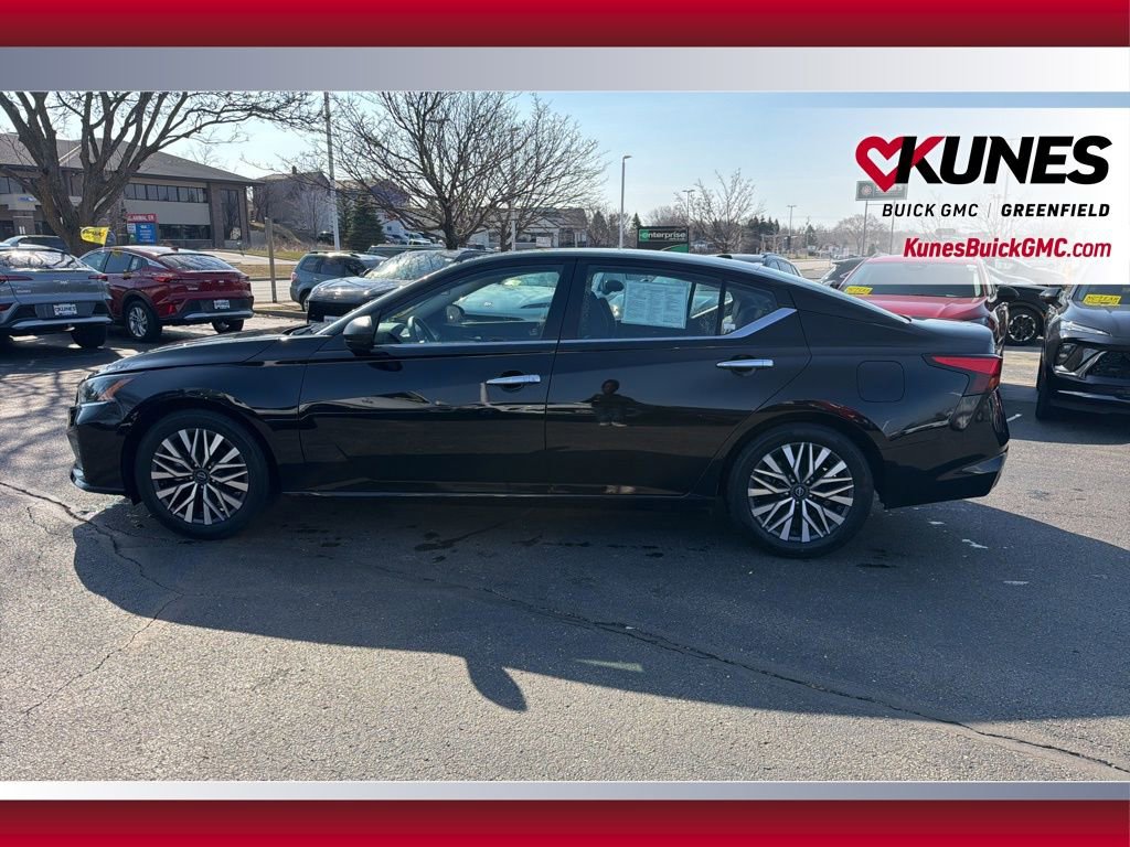 Used 2024 Nissan Altima 2.5 SV FWD image 8
