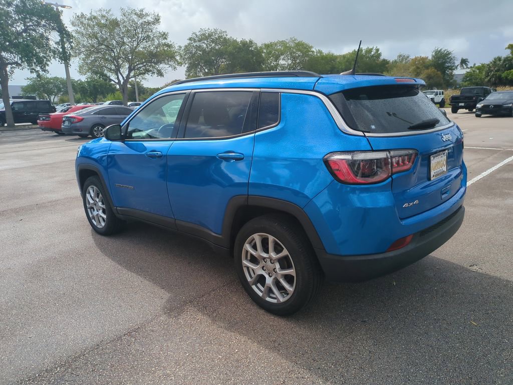 Used 2022 Jeep Compass Latitude w/ Sun and Sound Group AWD/4WD image 8