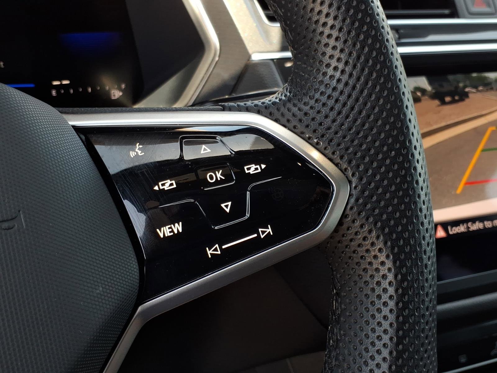 Certified 2023 Volkswagen Tiguan SE R-Line FWD image 36