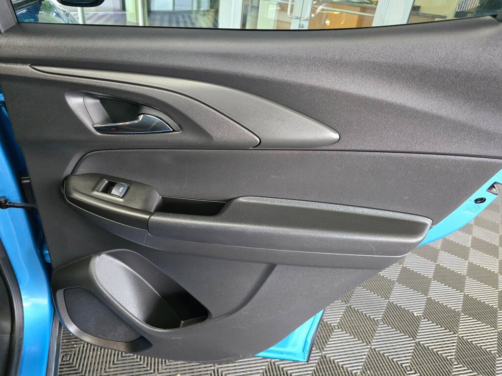Used 2025 Chevrolet TrailBlazer LT AWD/4WD image 38