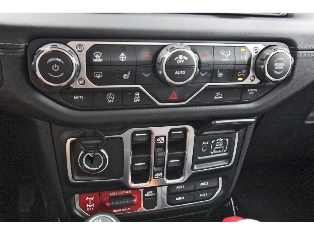 Used 2025 Jeep Gladiator Mojave w/ Convenience Group AWD/4WD image 22