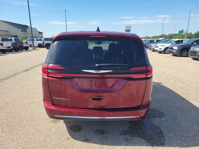 Used 2023 Chrysler Pacifica Touring-L FWD image 23
