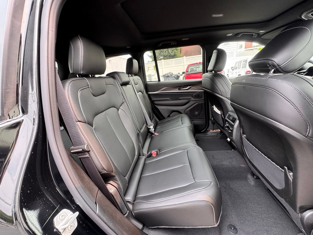 New 2026 Jeep Grand Cherokee Limited w/ Limited Altitude Package AWD/4WD image 21