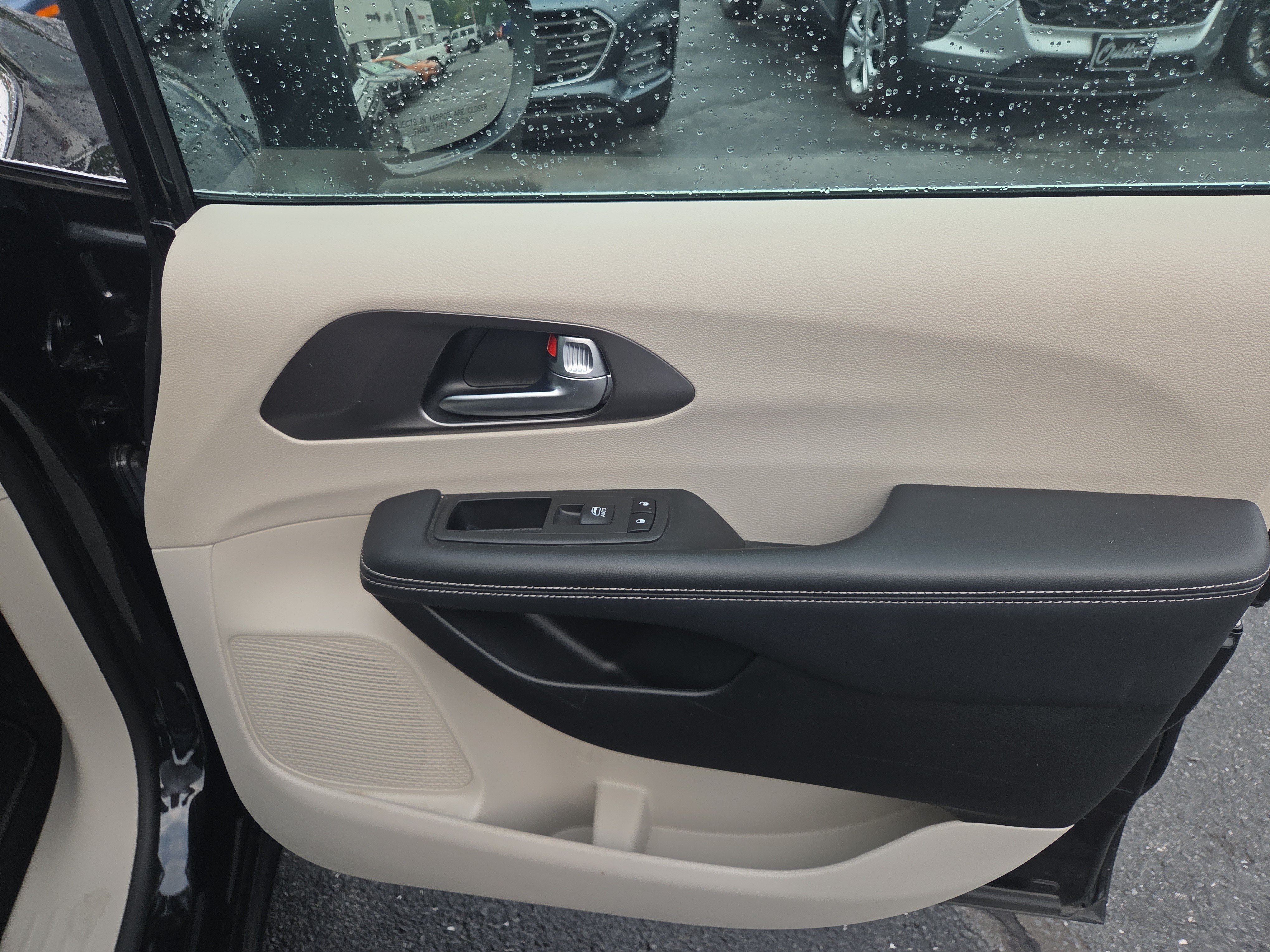 Certified 2023 Chrysler Pacifica Touring-L FWD image 18