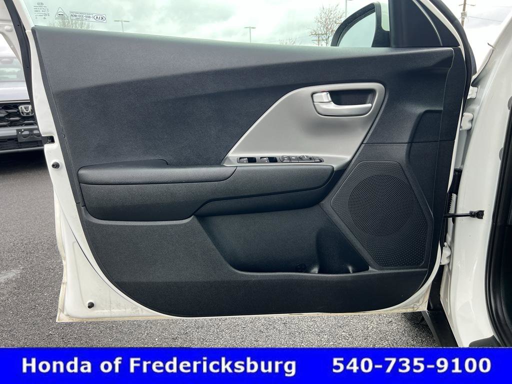 Used 2020 Kia Niro LX image 16