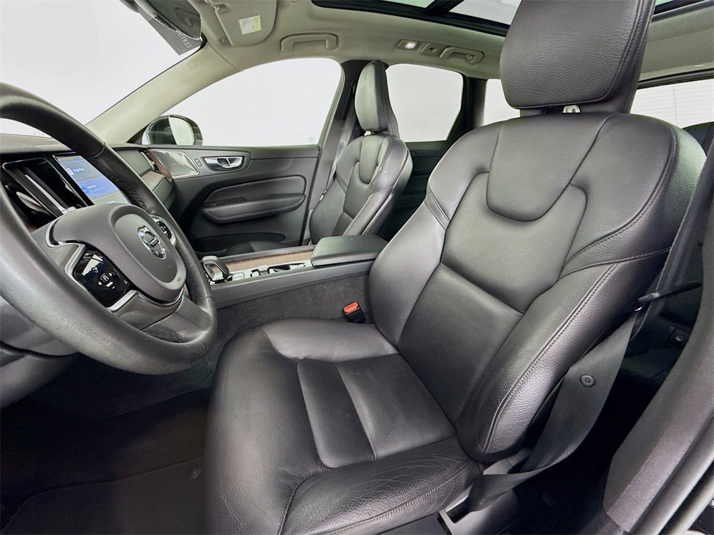 Used 2023 Volvo XC60 T8 Plus image 5