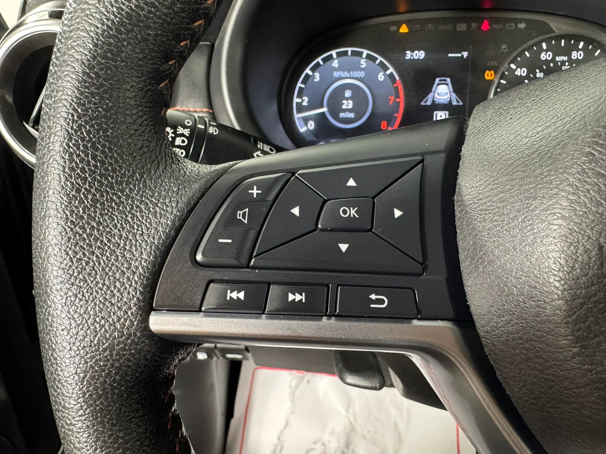 Used 2024 Nissan Kicks SR FWD image 15