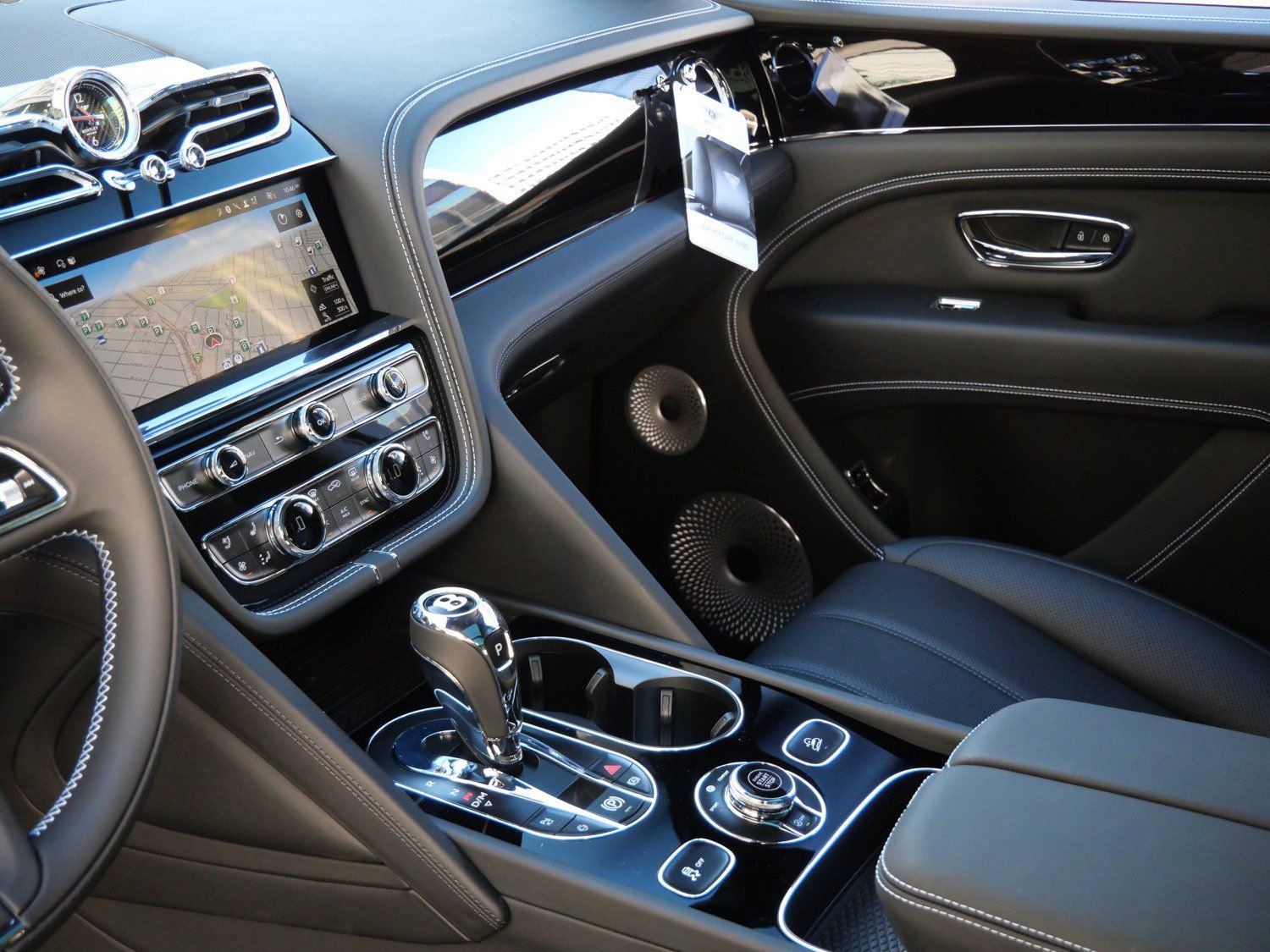 Used 2025 Bentley Bentayga Extended Wheelbase image 13