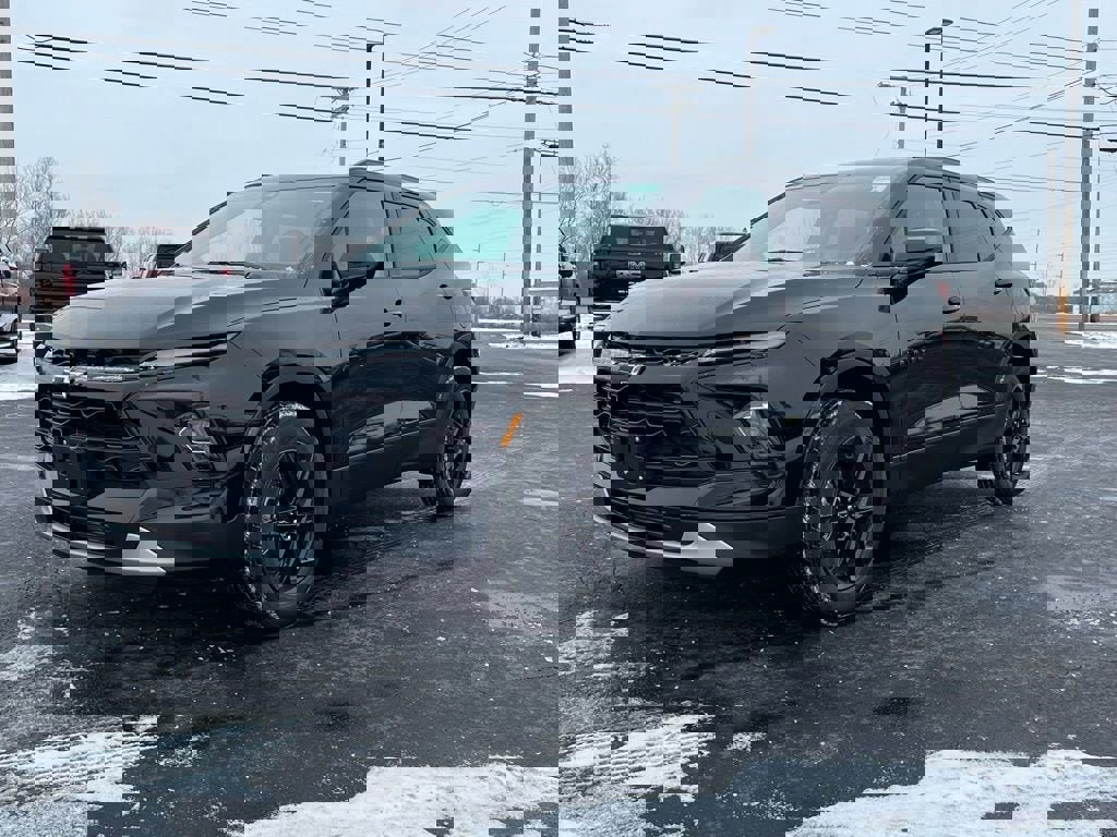 New 2025 Chevrolet Blazer LT w/ Midnight/Sport Edition image 3
