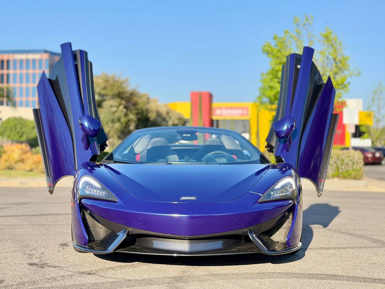 Used 2018 McLaren 570S Spider image 3