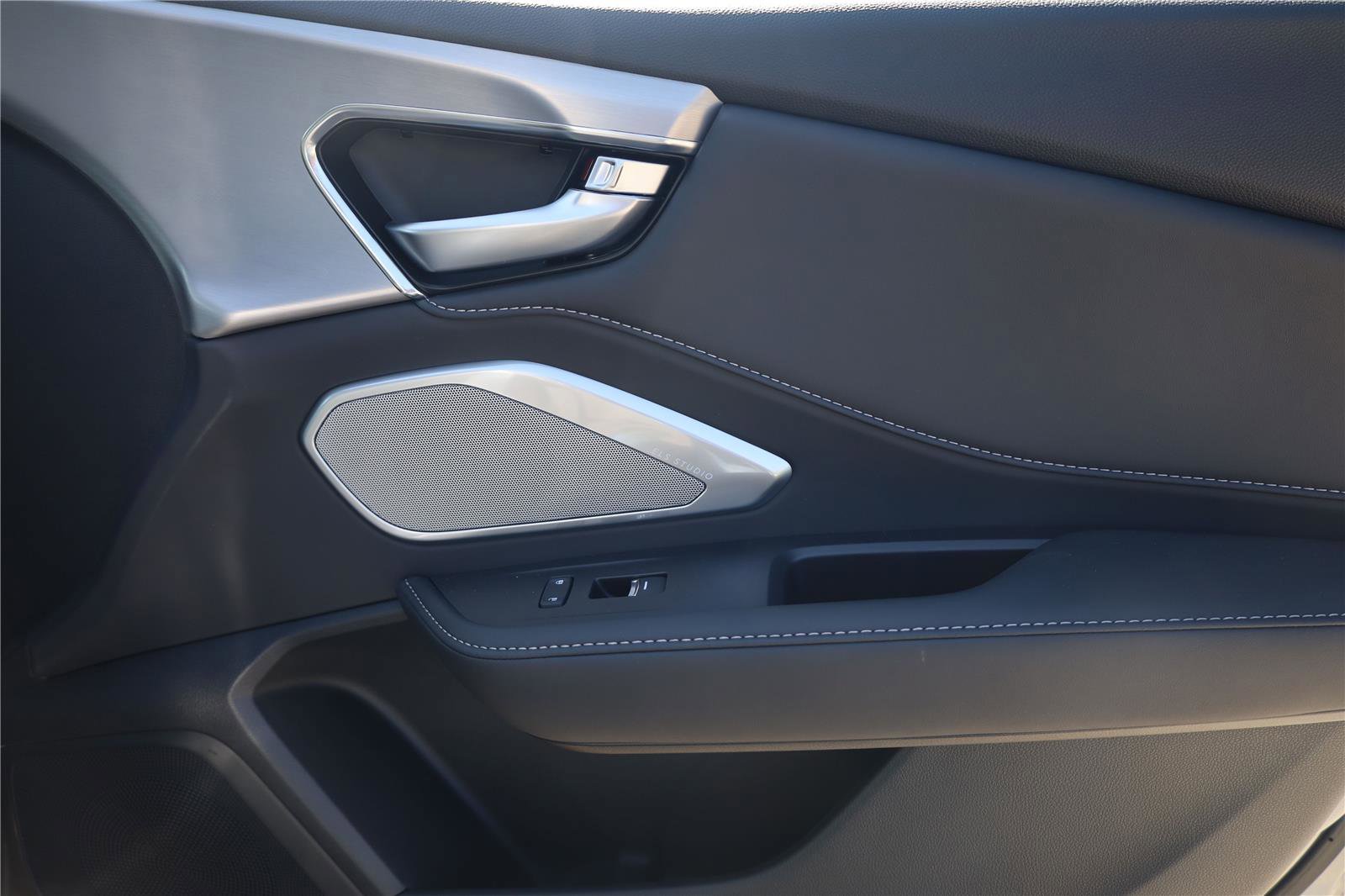 New 2025 Acura RDX SH-AWD w/Tech image 33