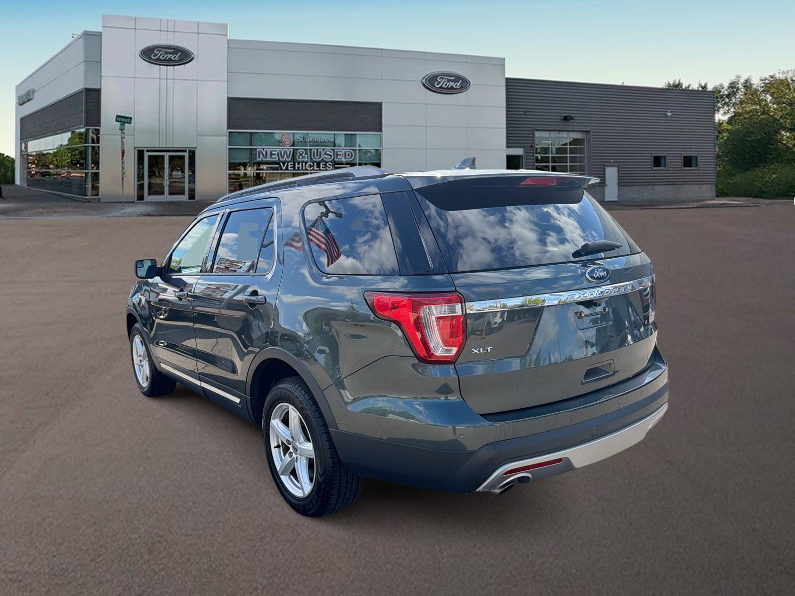 Used 2016 Ford Explorer XLT w/ Equipment Group 202A AWD/4WD image 8