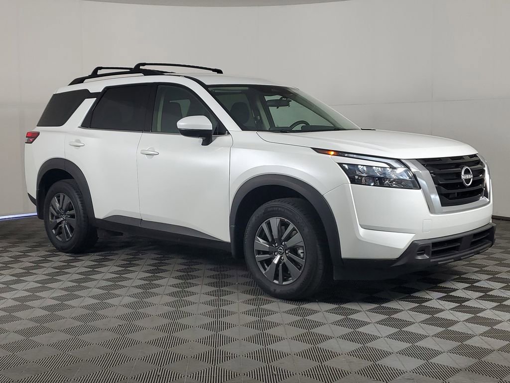 Used 2025 Nissan Pathfinder SV FWD image 2