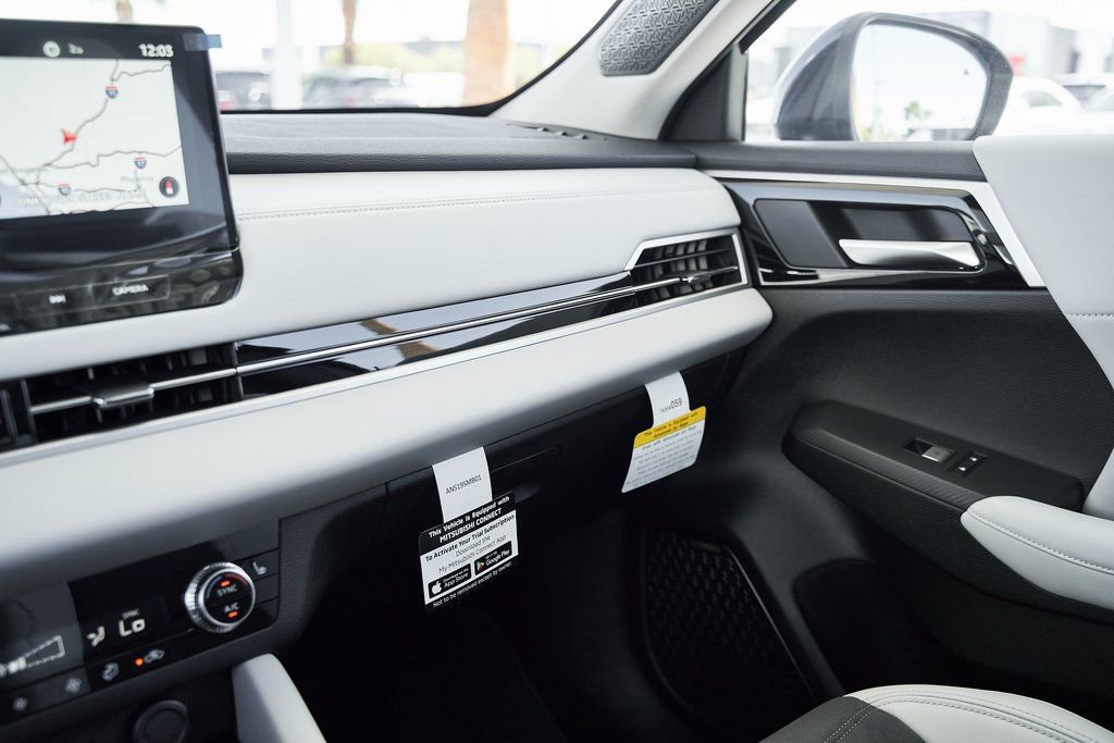 Used 2025 Mitsubishi Outlander SE FWD image 53