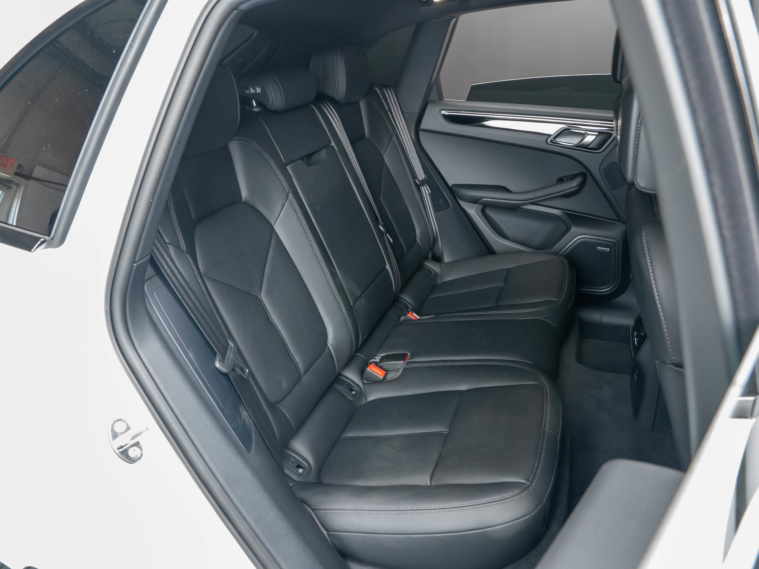 Certified 2026 Porsche Macan AWD/4WD image 35