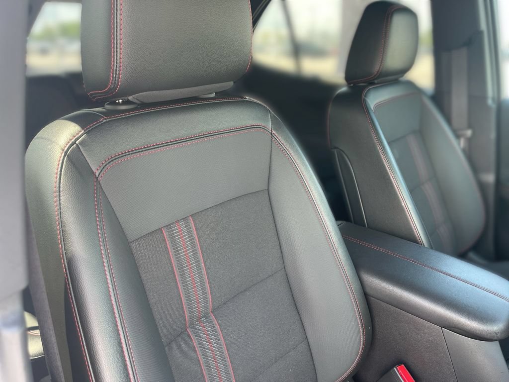 Used 2024 Chevrolet Equinox RS FWD image 31