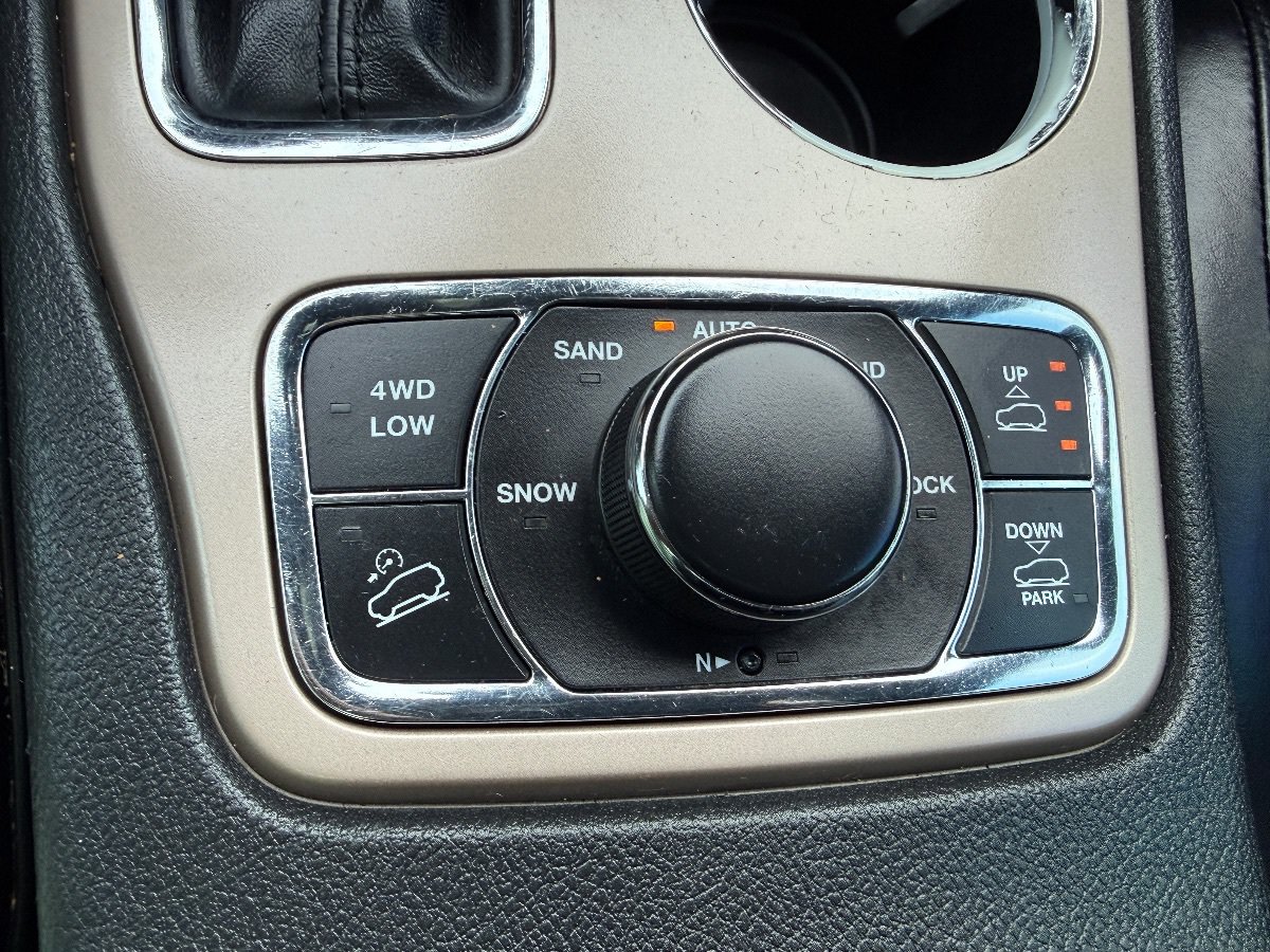 Used 2016 Jeep Grand Cherokee Summit AWD/4WD image 39