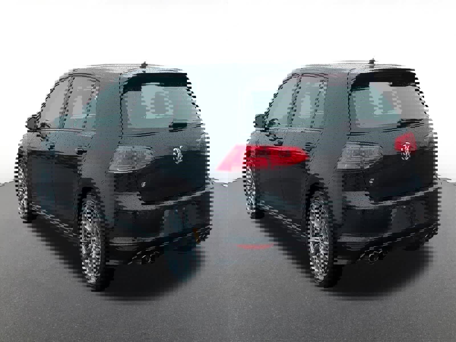 Used 2017 Volkswagen Golf R 4-Door image 4