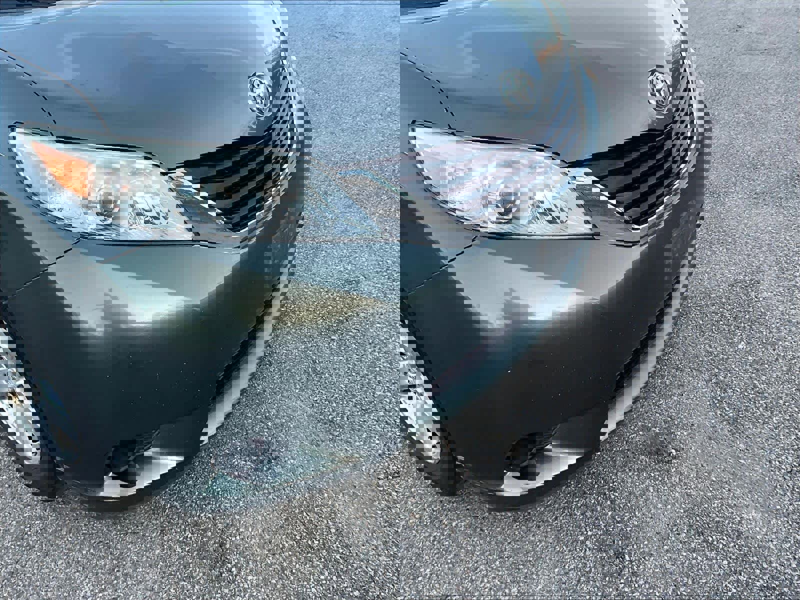 Used 2011 Toyota Sienna LE w/ Towing Pkg image 5