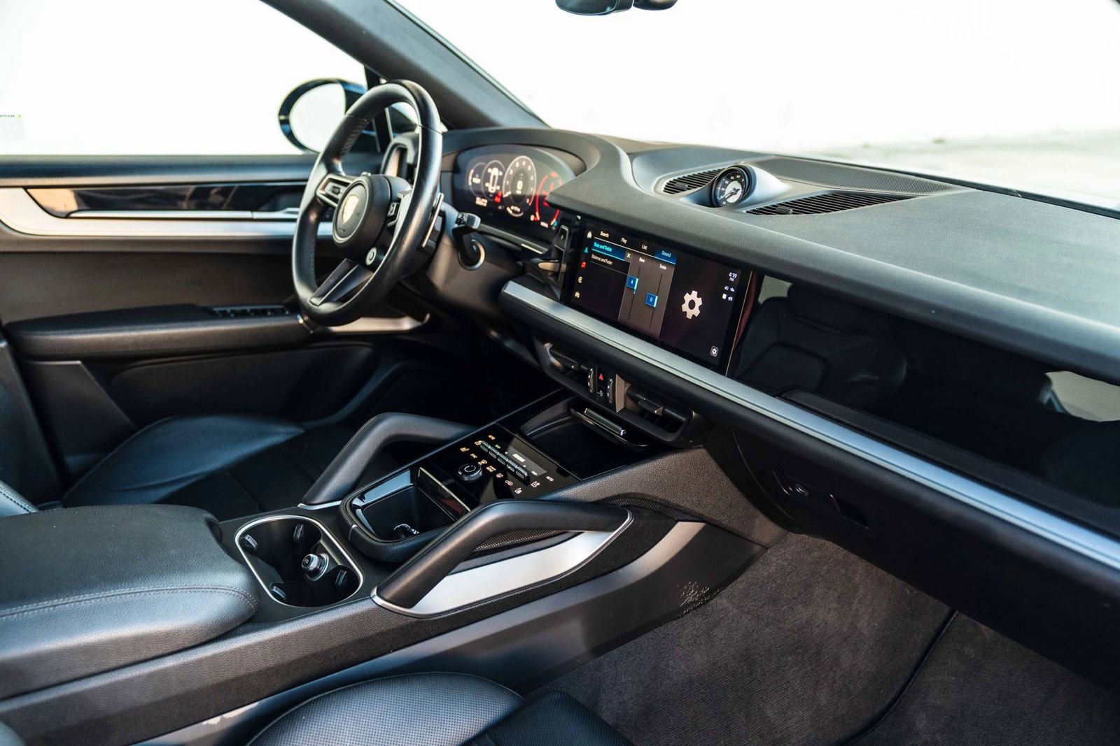 Used 2024 Porsche Cayenne S image 20