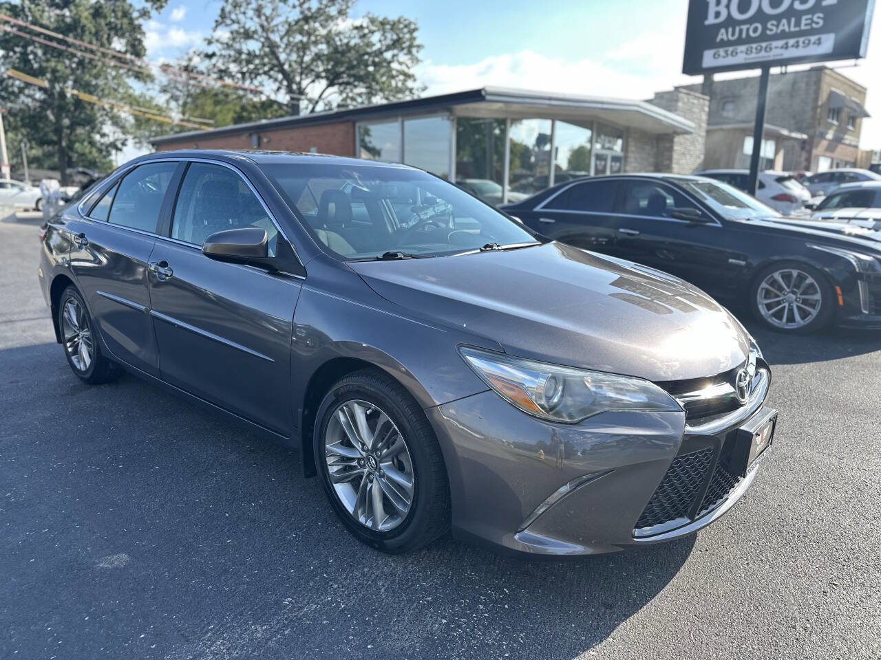 Used 2017 Toyota Camry SE image 1