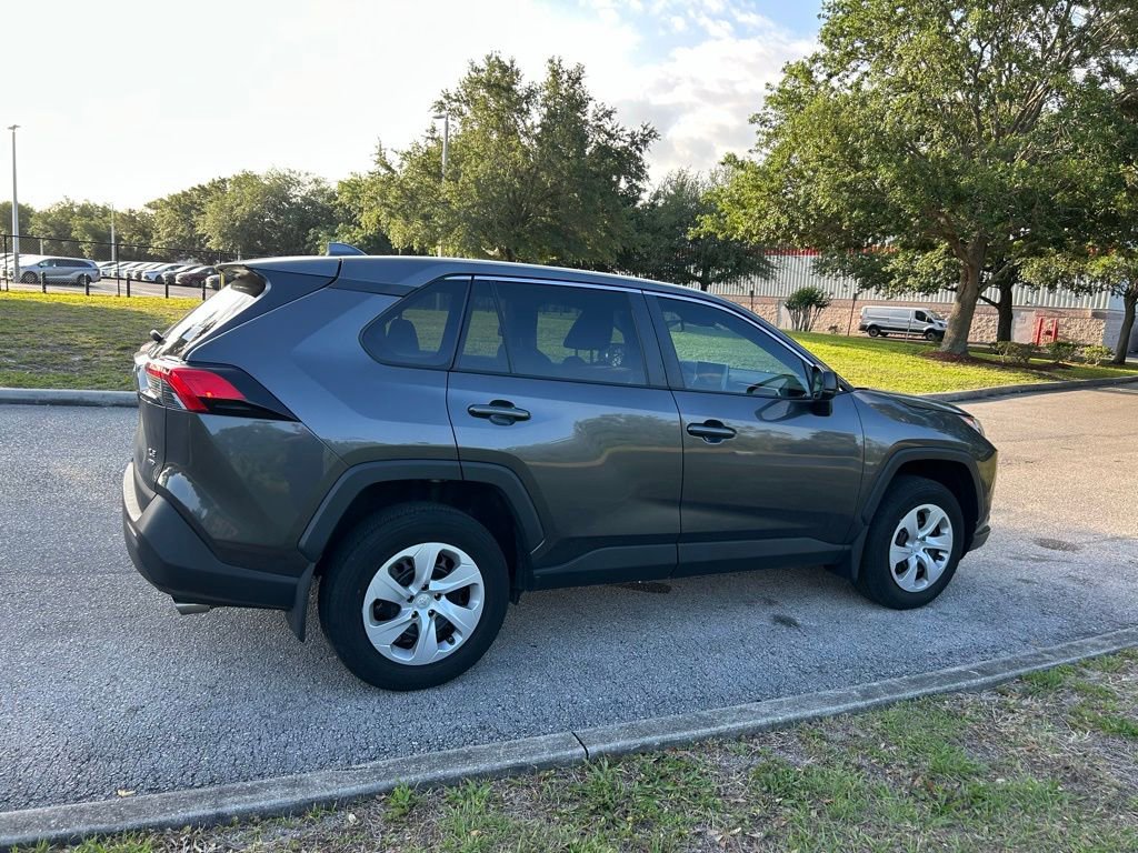 Used 2024 Toyota RAV4 LE AWD/4WD image 5