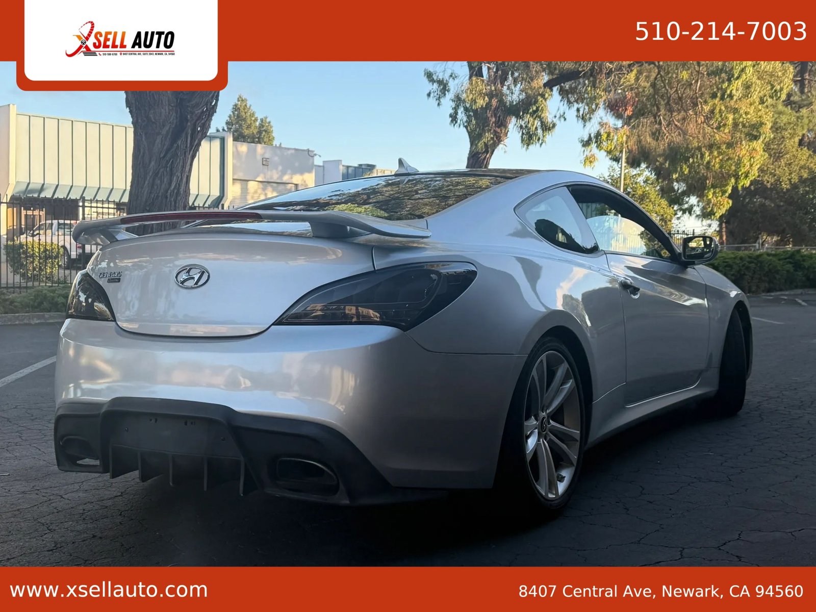Used 2011 Hyundai Genesis 3.8 RWD image 4