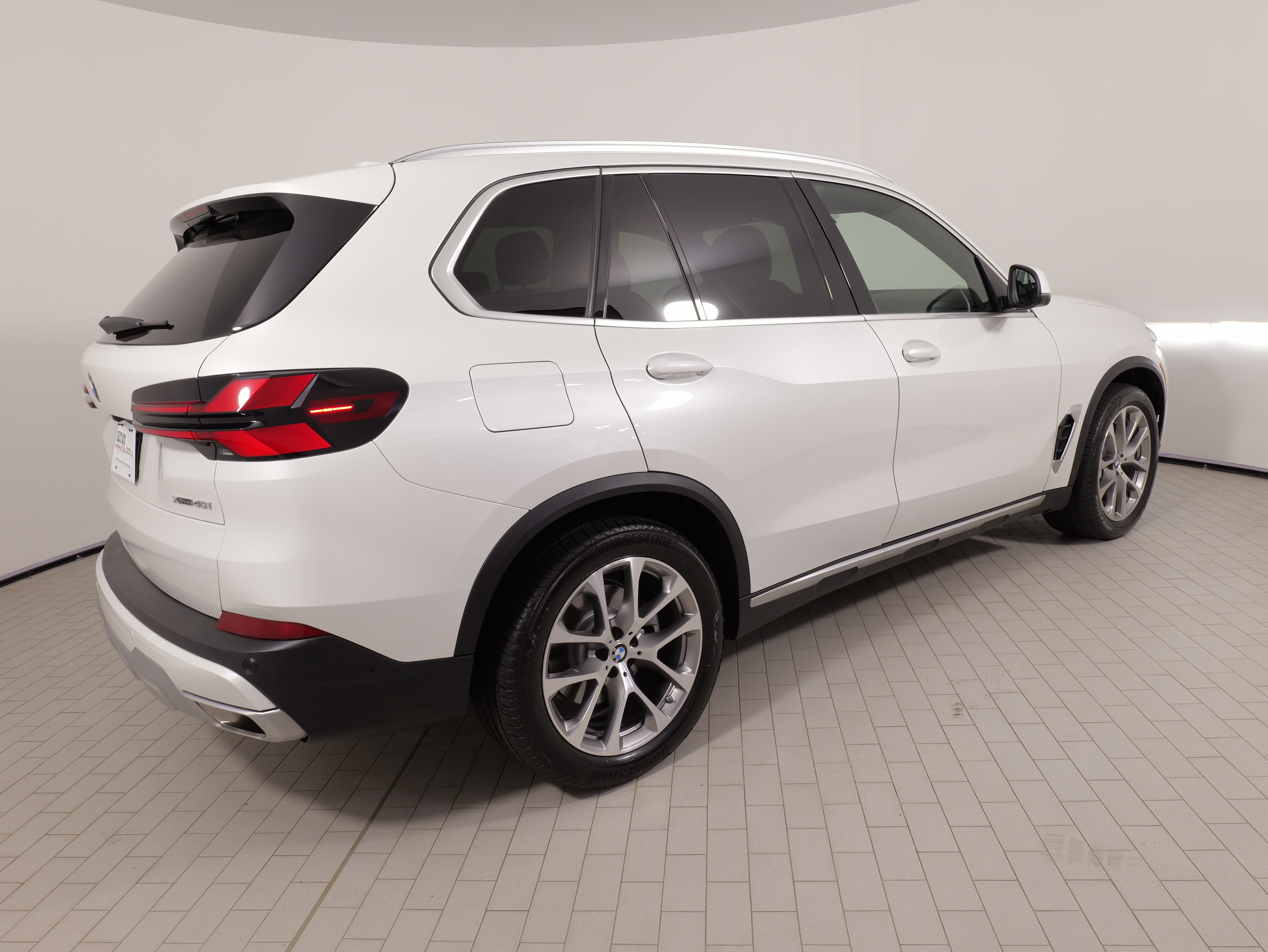 Used 2025 BMW X5 xDrive40i w/ Parking Assistance Package AWD/4WD image 12