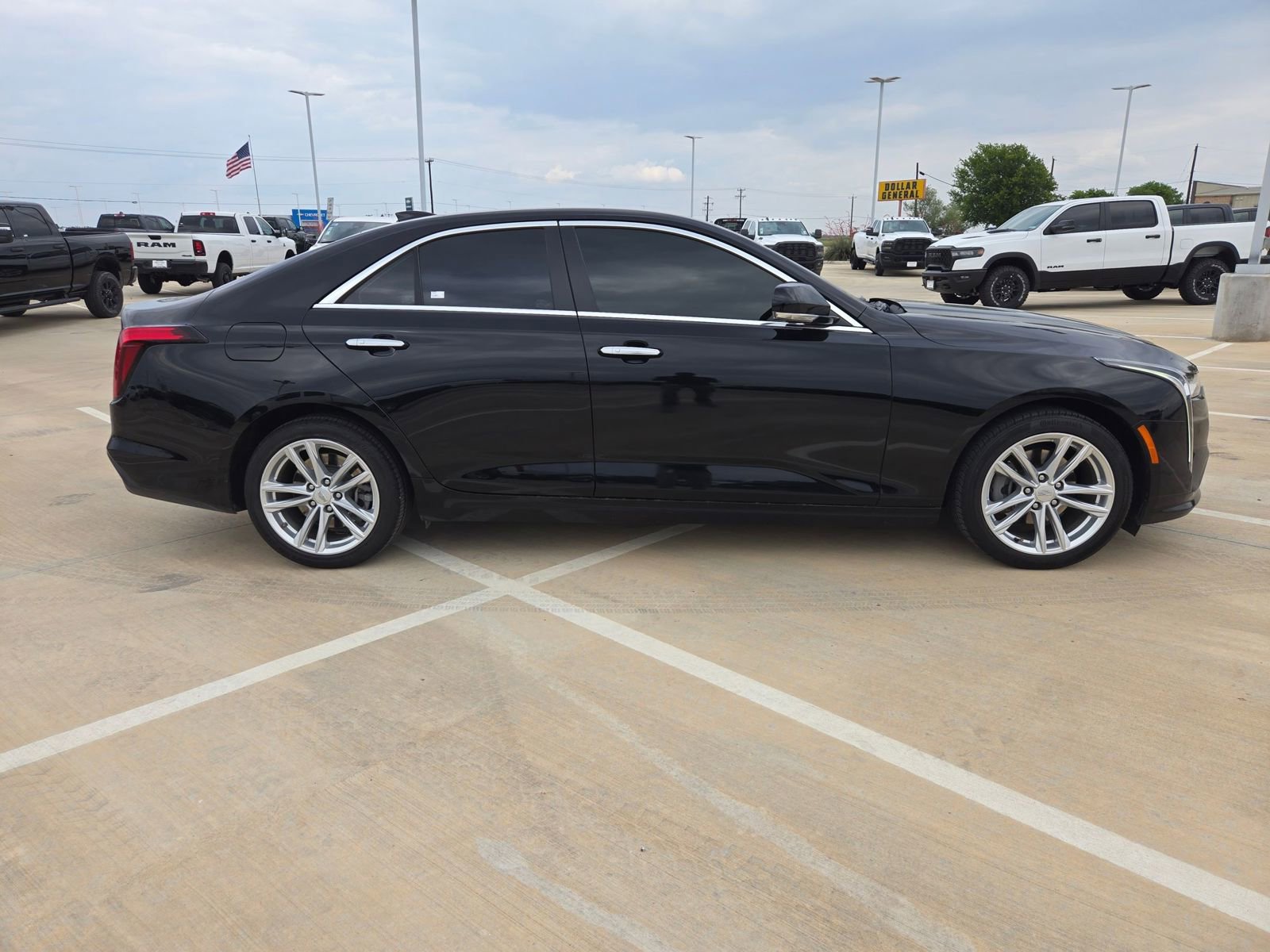 Used 2023 Cadillac CT4 Luxury RWD image 2