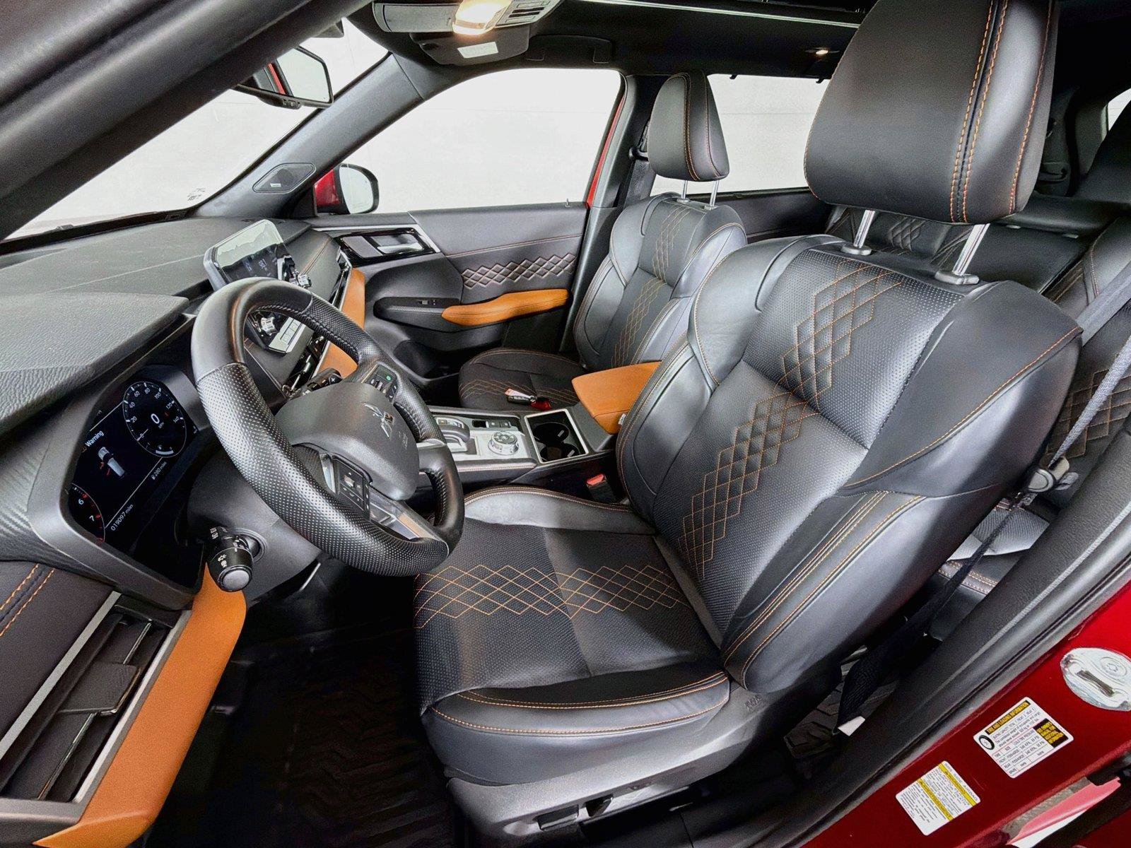 Used 2024 Mitsubishi Outlander SEL AWD/4WD image 2
