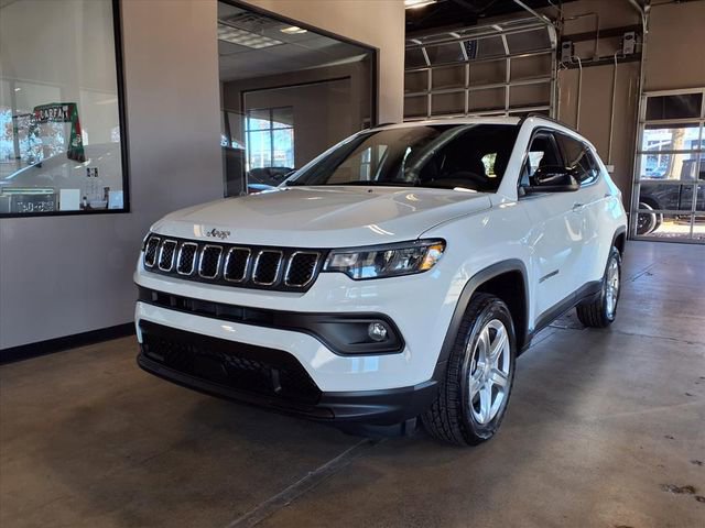 Used 2023 Jeep Compass Latitude w/ Convenience Group image 3