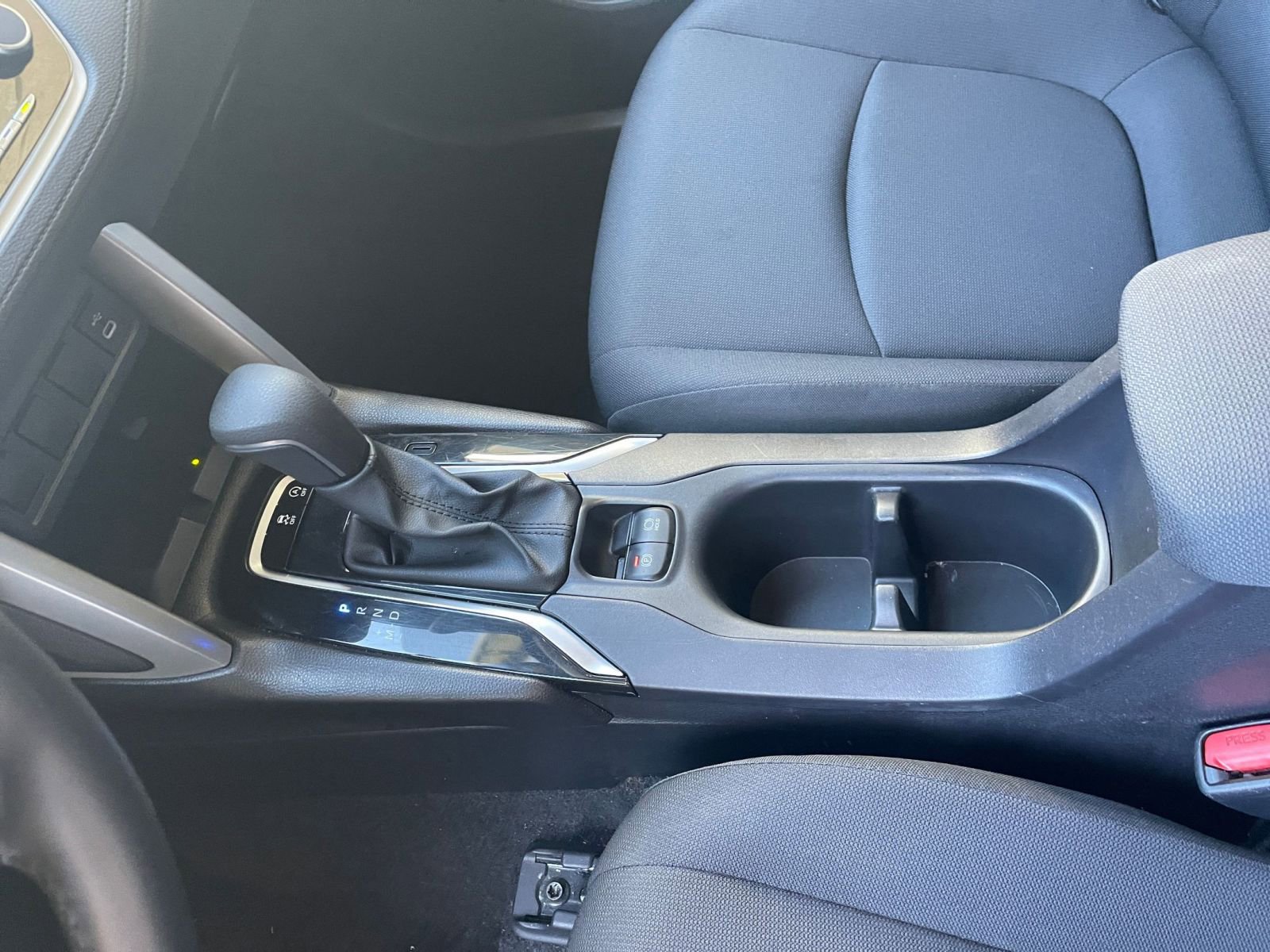 Used 2025 Toyota Corolla Cross LE FWD image 42