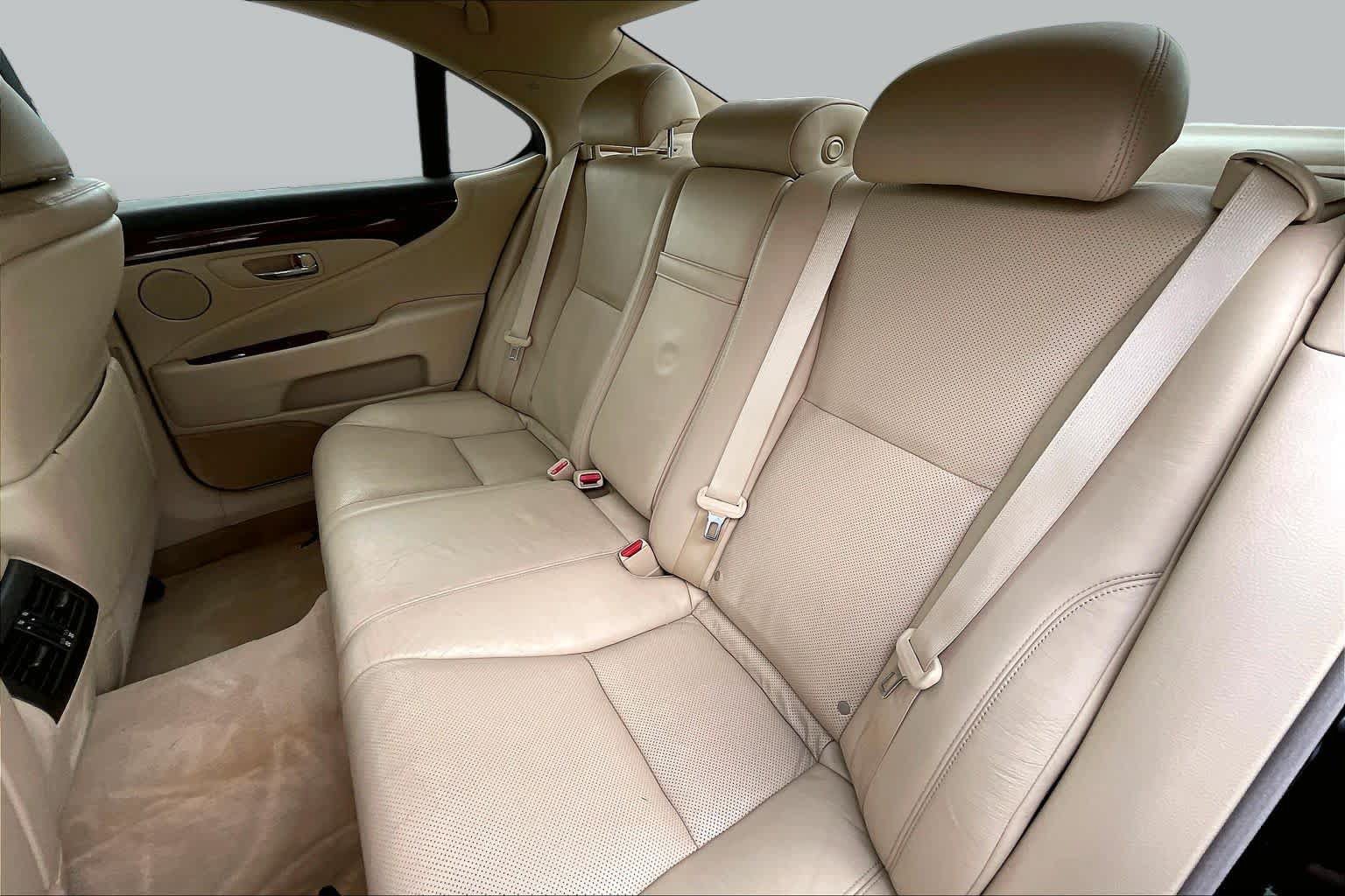 Used 2012 Lexus LS 460 w/ Comfort Pkg RWD image 18