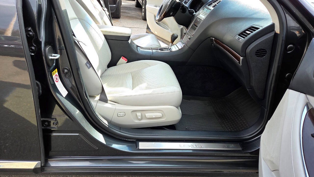 Used 2011 Lexus ES 350 w/ Preferred Accessory Package FWD image 39