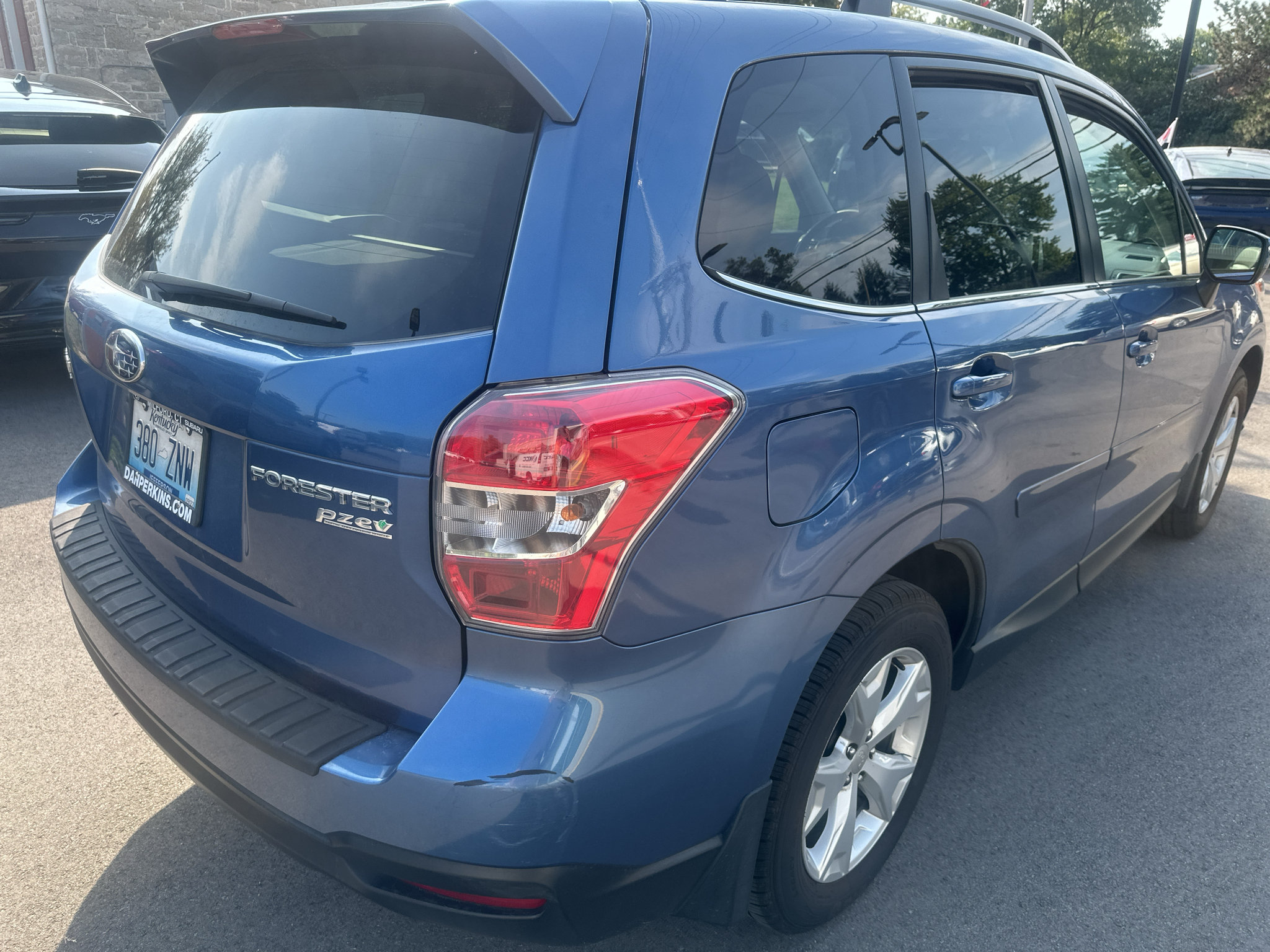 Used 2016 Subaru Forester 2.5i Limited AWD/4WD image 3