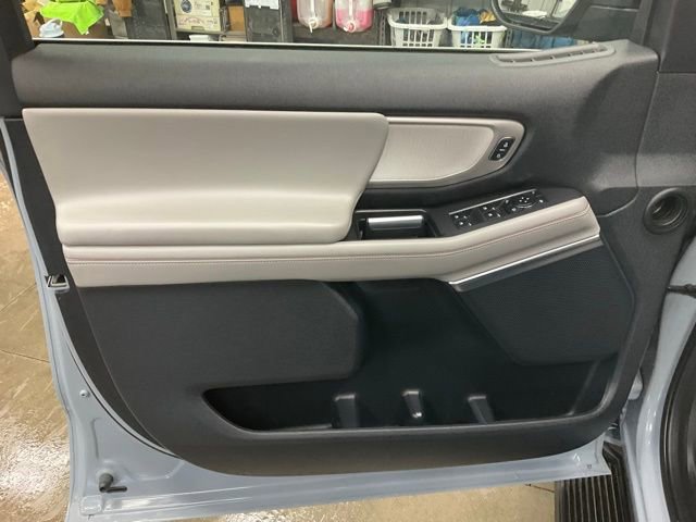 Used 2025 Ford Expedition Active AWD/4WD image 5